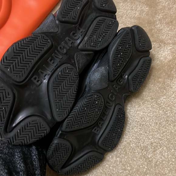 Authentic Balenciaga Triple S - Picture 4 of 4